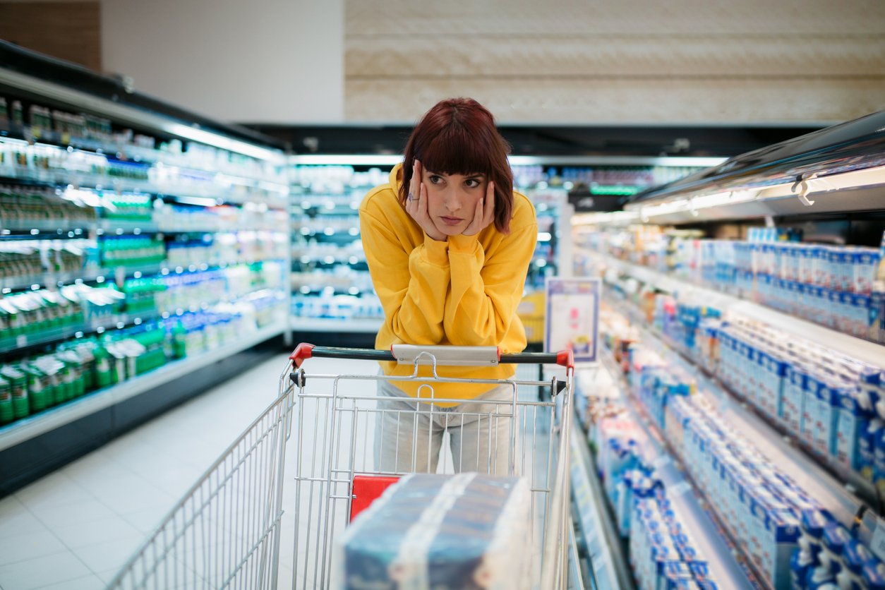 Meisje in winkel angst inflatie